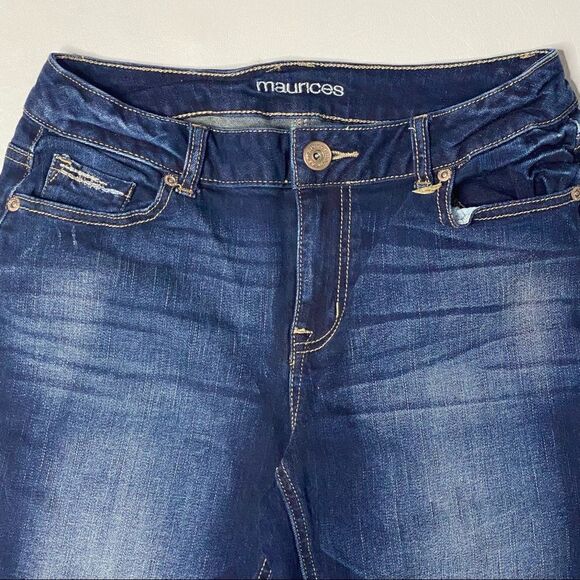 Maurice’s | Denim Capri’s with a Raw Hem - Picture 2 of 7